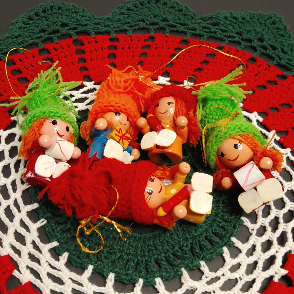 Vintage Taiwan wooden ornaments 5
